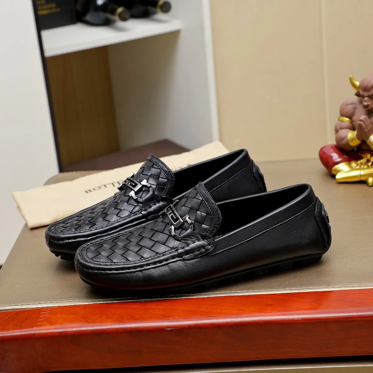 Men's shoes 💰360 [BV] 👟👟 Italian luxury brand Made with imported cowhide technology to highlight high-end men's taste of light luxury life [color] [color] Masters with ten years of manual experience create classic weaving 🌴 The inner top layer 🐷 lining 💯😘 The top quality inherits the brand craftsmanship! Black, size 38-45…